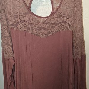 (1) Beige long sleeve lace shirt